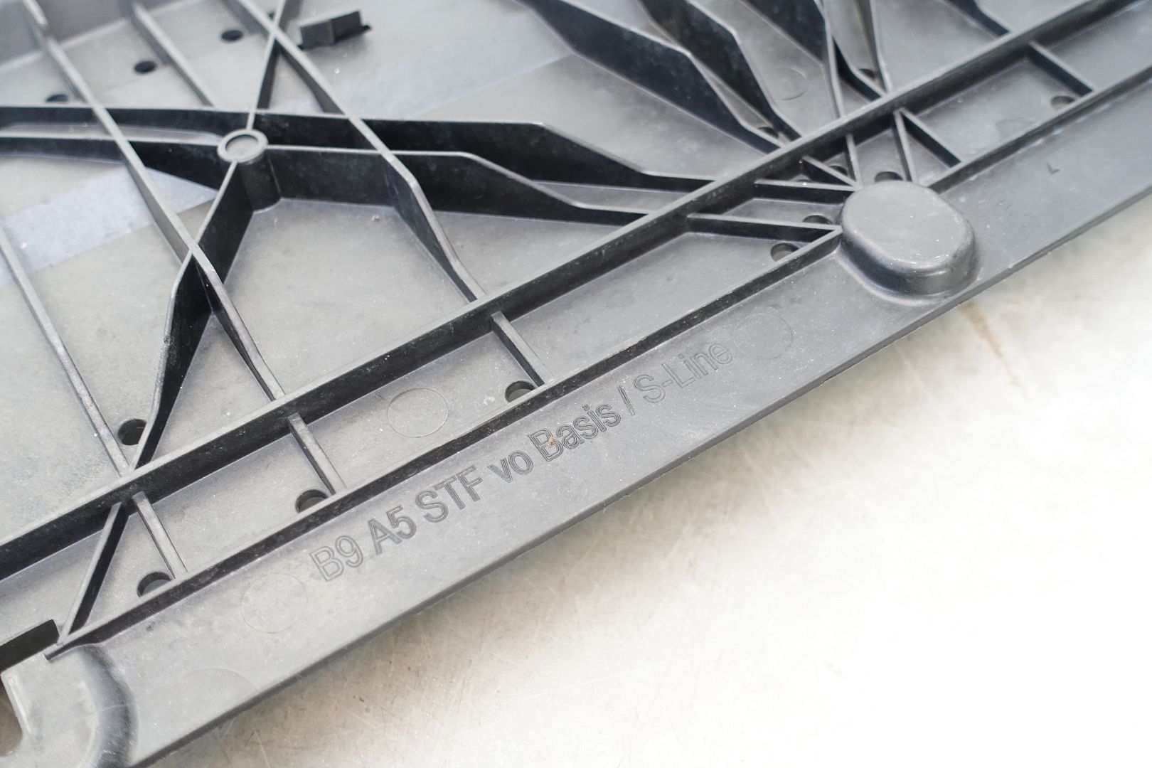 GENUINE AUDI A5 2016 SE BASE FRONT BUMPER UNDERTRAY FITTING TRIM